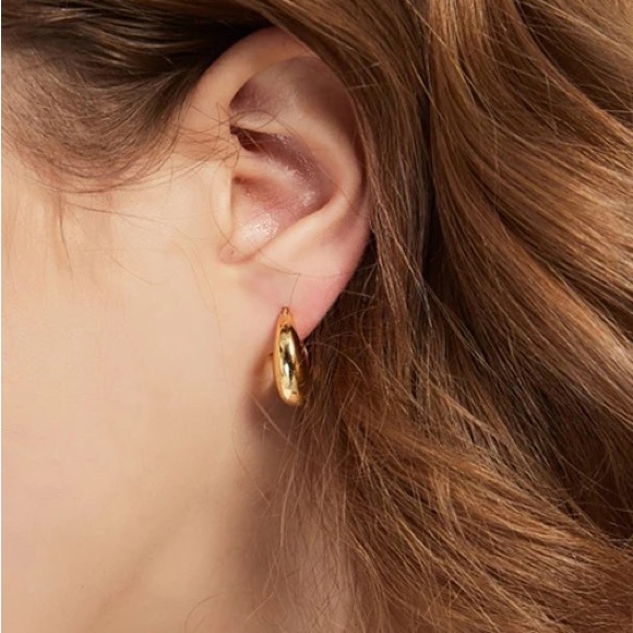 Gold Hoop Earrings -  sterling silver vermeil round earrings - Picture 3 of 8